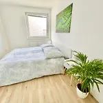 Large 2 Bedroom Apartment Close To Center
