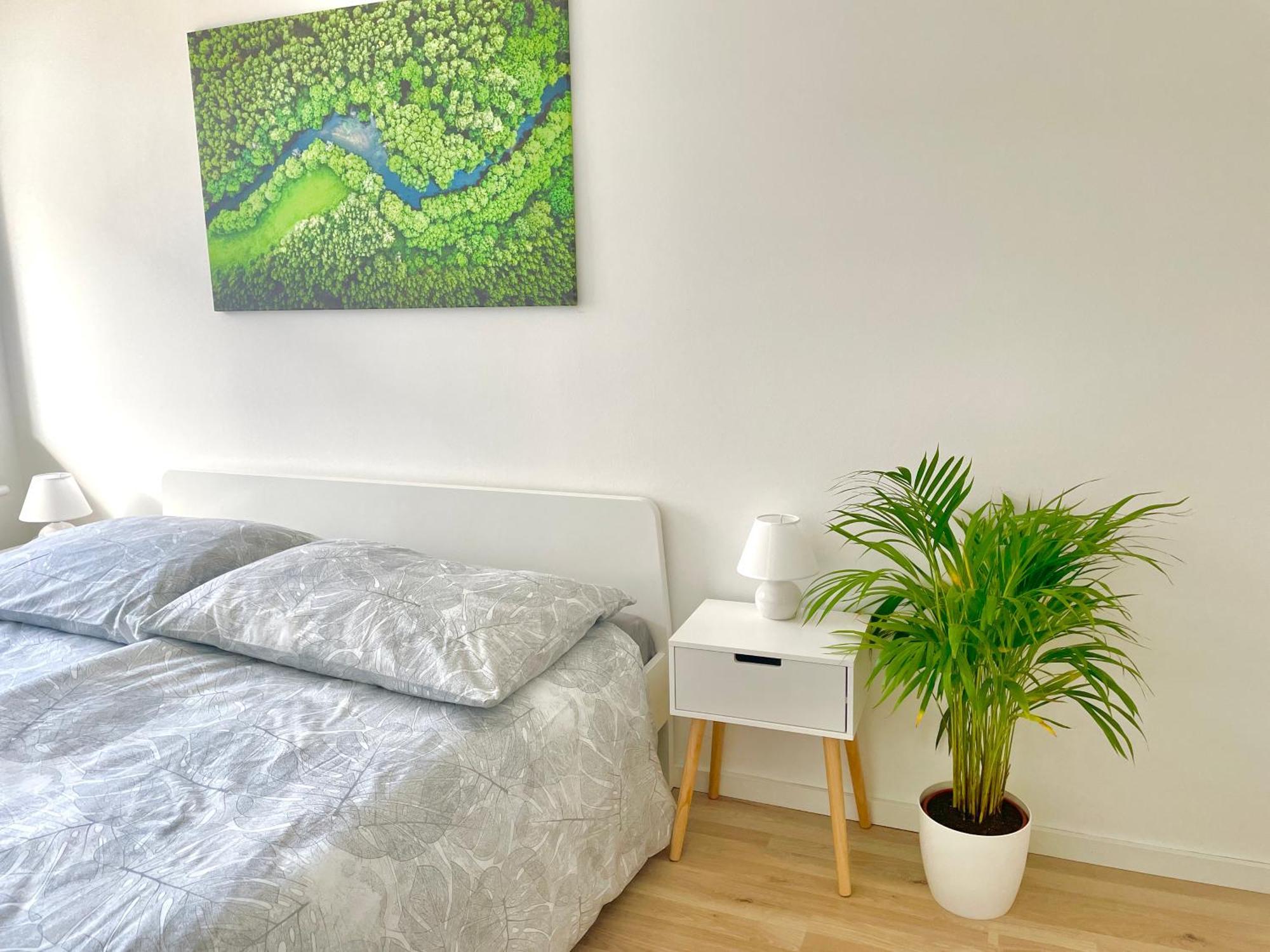Large 2 Bedroom Close To Center *