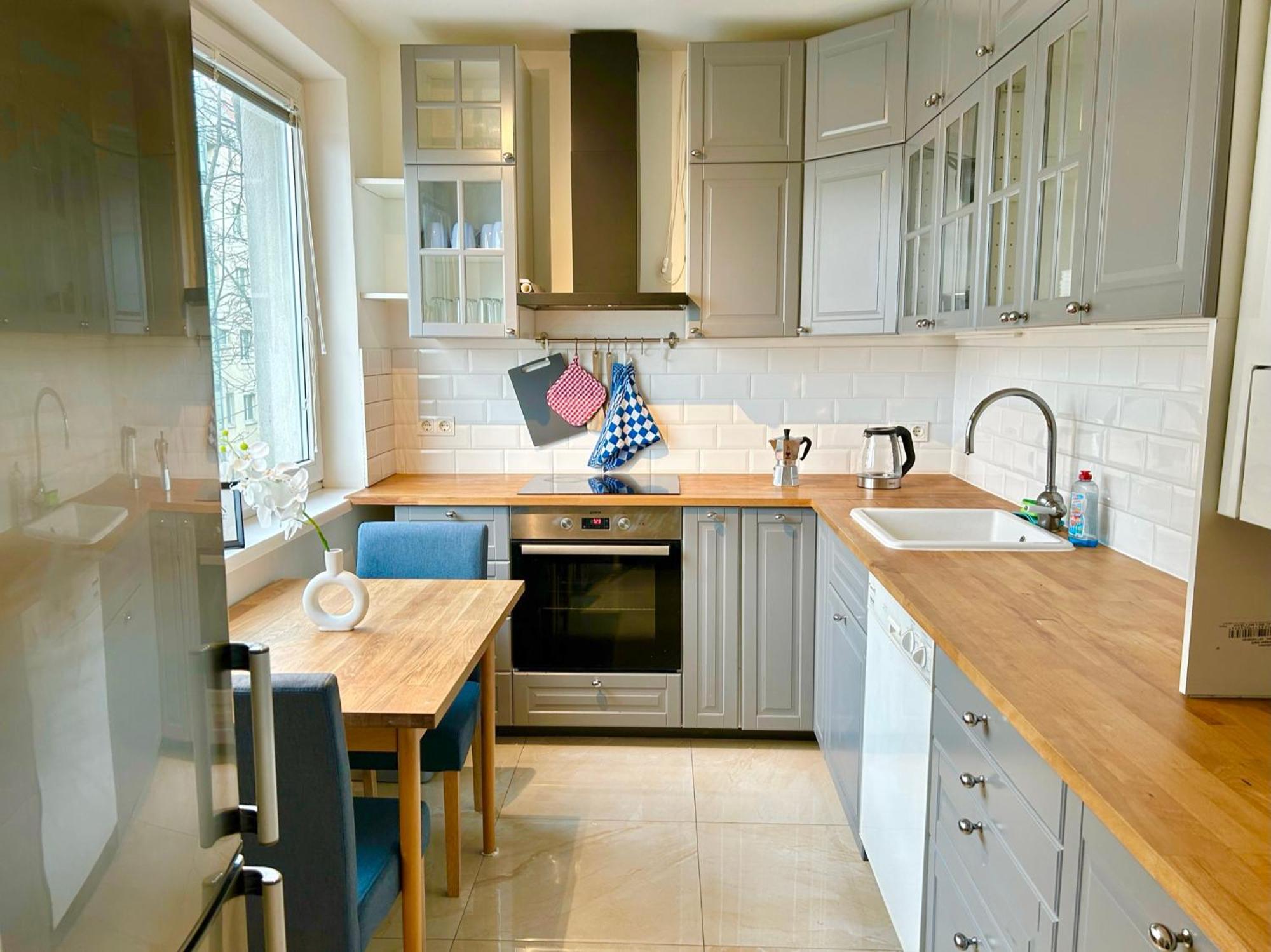 Large 2 Bedroom Close To Center