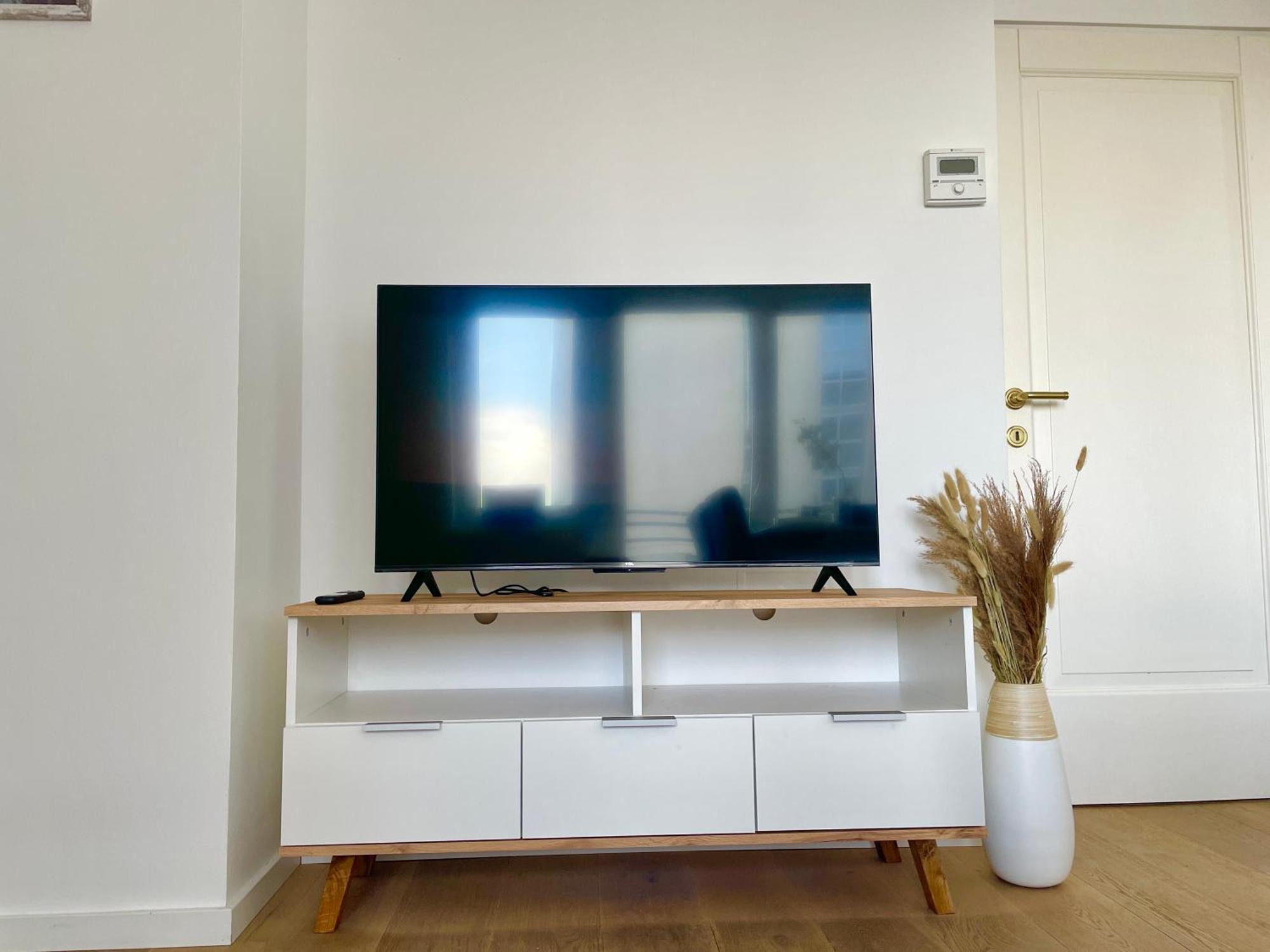 Large 2 Bedroom Close To Center Apartment Wien