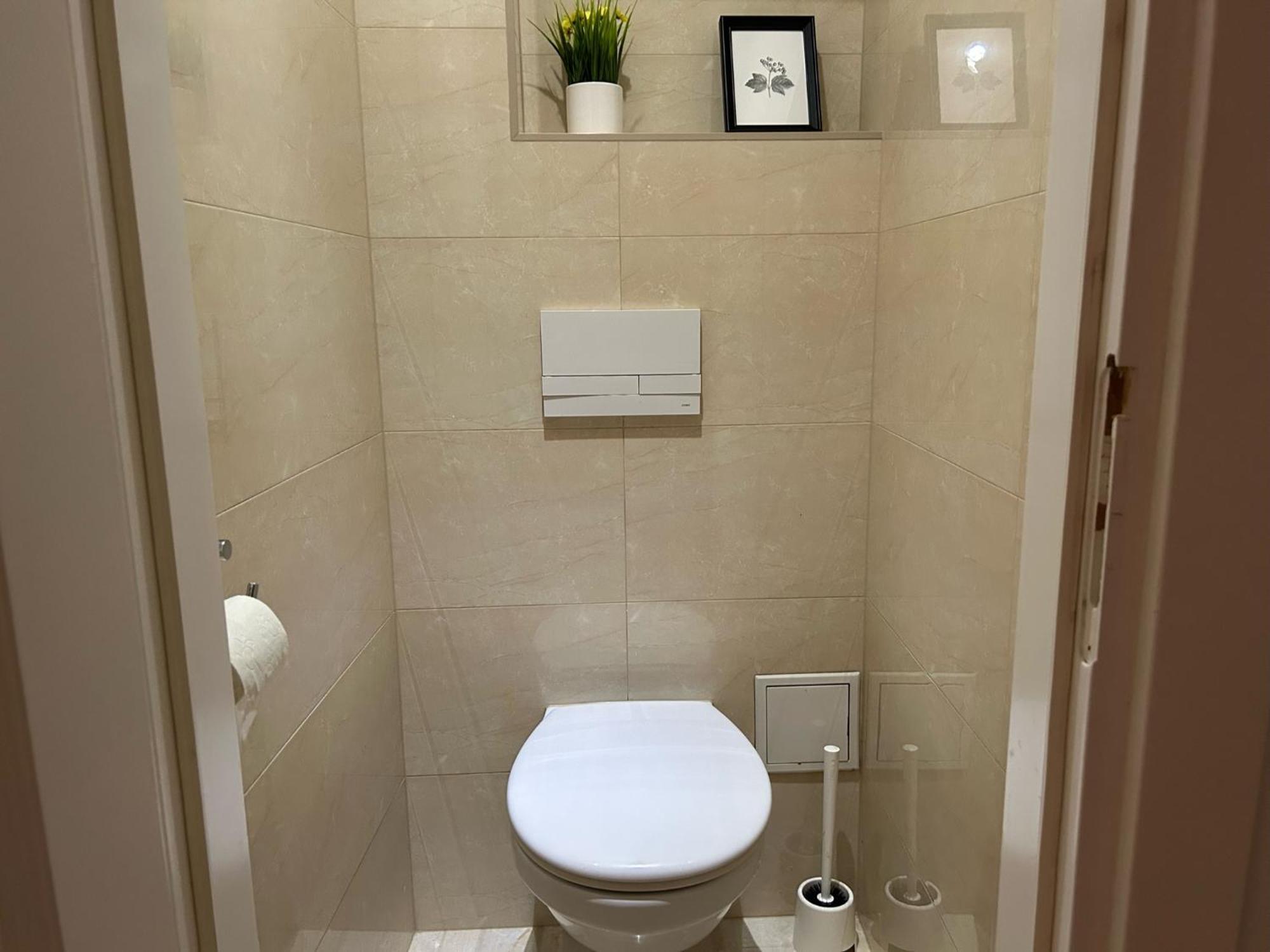 Large 2 Bedroom Close To Center Wien